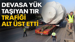 Kocaeli'de devasa yük taşıyan tır, trafiği alt üst etti!