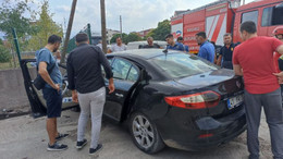 Tansiyonu düşünce, kaza yapıp otomobilde sıkıştı