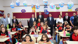 Başkan Sezer, öğrencileri ilk okul gününde yalnız bırakmadı