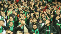 Deprem saatine denk gelen dakikada atkılar sahaya atıldı
