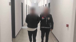 Hırsızlık suçundan aranıyordu, yakayı ele verdi