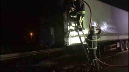 Kocaeli'de alev topuna dönen tır trafiği durdurdu