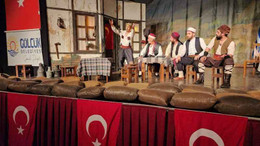 Tiyatro gösterisiyle anıldılar