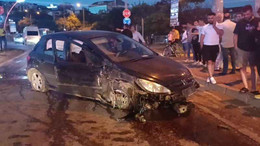 Frenleri tutmadı, refüje çarpıp durdu
