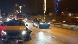 İzmit'te 4 araçlı kaza, trafiği tıkadı