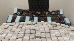 Düzenlenen operasyonda araçtan 245 kilo kaçak tütün çıktı
