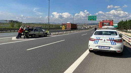 Kocaeli'de otomobil bariyerlere çarptı