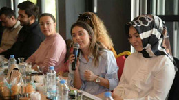 Özlü, Eczacılarla buluştu