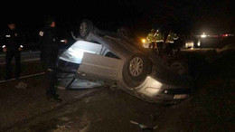 Takla atan otomobil su kanlına devrildi: 1 yaralı