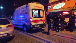 İzmit'te kız arkadaşıyla yolda yürürken bıçaklandı!