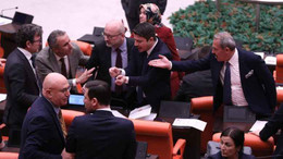 Meclis’te el hareketi tartışması