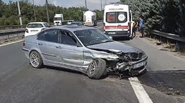 İzmit'te otomobil bariyere çarptı: 1 yaralı