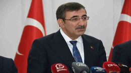 Cumhurbaşkanı Yardımcısı Yılmaz, 15 Temmuz şehitliğini ziyaret etti