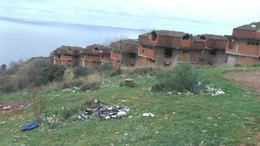 Kocaeli’de deniz manzaralı harabe!