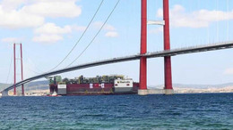 Türkiye'nin ilk yüzer doğal gaz üretim platformu Çanakkale Boğazı'na giriş yaptı