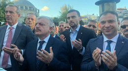 MHP devir tesliminden bir fotoğraf üç küskün!