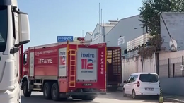 Kocaeli'deki fabrikada çıkan yangında bir işçi yaralandı!