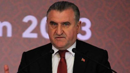 Bakan Bak’tan eski milli futbolcu Serhat Akın’a geçmiş olsun mesajı