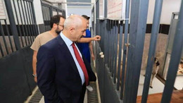 AKP’li Başkan dün katliamın yaşandığı barınağa gitmiş!