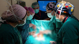 Kocaeli'de 22 saatlik bebek ameliyat edildi