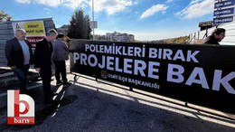 CHP’li başkandan Kocaeli Büyükşehirin inşaatına pankart!