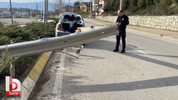 İzmit’te korkutan kaza: Bariyere ok gibi saplandı