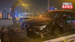 Kocaeli'de kontrolden çıkan araç direğe çarptı: 3 yaralı!