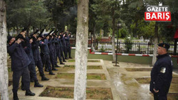 Askerlerden şehitler için saygı atışı
