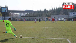 Futbolcular zeminde zorlandı, maçların yeri değişti