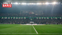 Kocaelispor taraftarından resital
