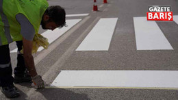 Büyükşehir, trafik güvenliği için çizgi yenileme çalışmalarını sürdürüyor