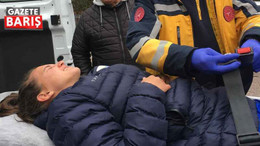 Karamürselli kadın futbolcu, Sahayı ambulansla terk etti
