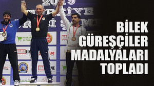 Bilek güreşçiler madalyaları topladı
