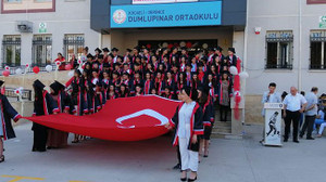 Derince Dumlupınar Ortaokulu’nda coşkulu mezuniyet