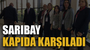 Sarıbay kapıda karşıladı