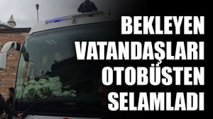 Erdoğan vatandaşları otobüsten selamladı