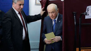 Son anketten MHP'ye şok!