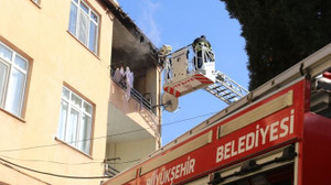 4 katlı binada yangın paniği!