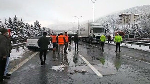 TEM'de zincirleme kar kazası!