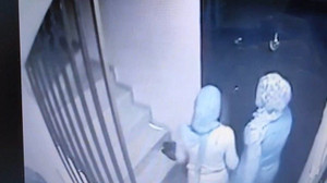 Yakalanınca polise sitem etti Hırsız bakın nereye saklanmış!