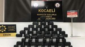 Aracın çamurluğundaki zuladan 27,5 kilogram eroin çıktı