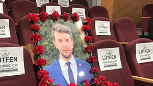 Tugay’sız ilk Meclis Yerini karanfiller aldı