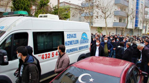 Kanser hastası öğretmen kalbine yenik düştü