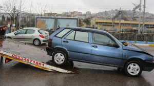 U dönüşü yapmak isterken kazaya sebep oldu: 3 yaralı