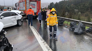10 araç birbirine girdi, TEM kapandı!
