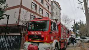 Korkutan yangından 4 kişi son anda kurtarıldı
