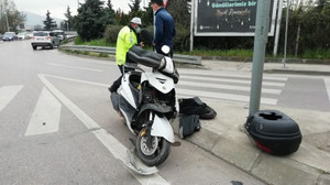 Motosiklet sürücüsü kazada yola savruldu!