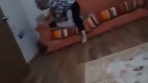 Türkiye bu görüntüleri konuşmuştu...Kızının ayağına sarılarak af diledi