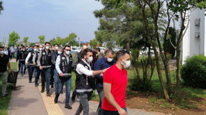 Silah kaçakçılığı şüphelileri tutuklandı
