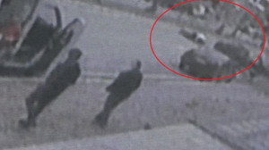 Ters yönden giden motosikletli, otomobille böyle çarpıştı!